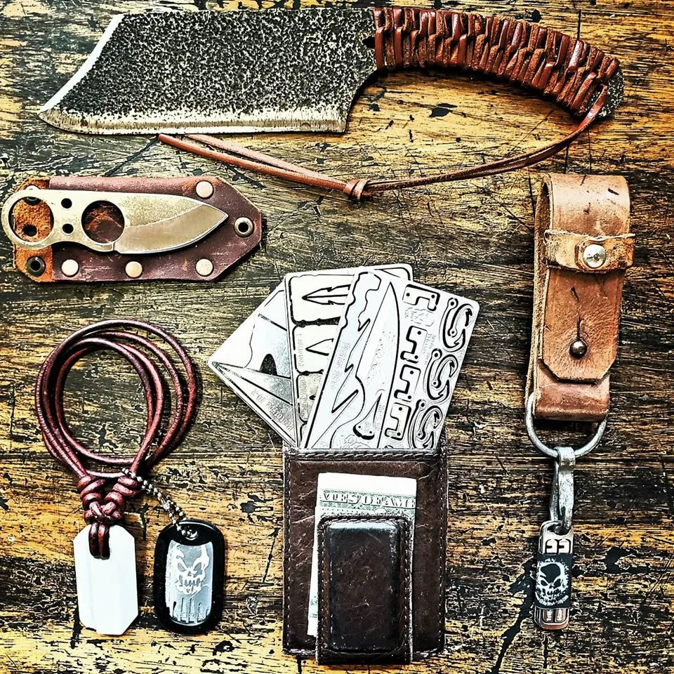 Zachary Fowler Signature Survival Card : Credit Card Size Survival Bushcraft kit